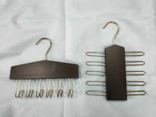 Factory supply exquisite and healthy solid wood cedar wood hanger all kinds of hanger hanger set