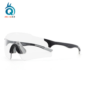 In stock wholesale transparent photochromic lens sports cycling glasses outdoor men's and women's marathon day and night dual-use running glasses