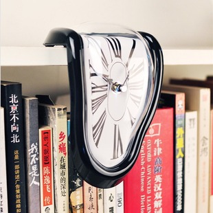 Foreign trade creative retro twisted clock melting clock table corner clock Roman clock right angle retro deformation space-time clock