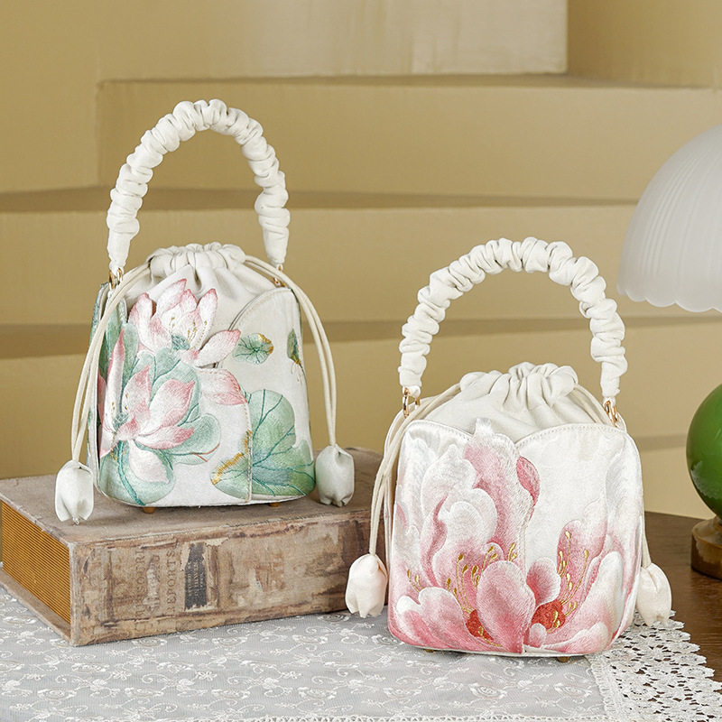 New Chinese style three-dimensional lotus and peony embroidered bucket bag, Chinese style cheongsam and Hanfu accessory, mini shoulder bag with chain.