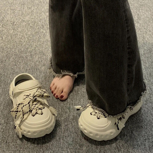 Cave Shoes Женская летняя верхняя одежда Модная одежда интернет-знаменитостей Сандалии и тапочки Молодежные трендовые мужские тапочки Женские толстые тапочки оптом