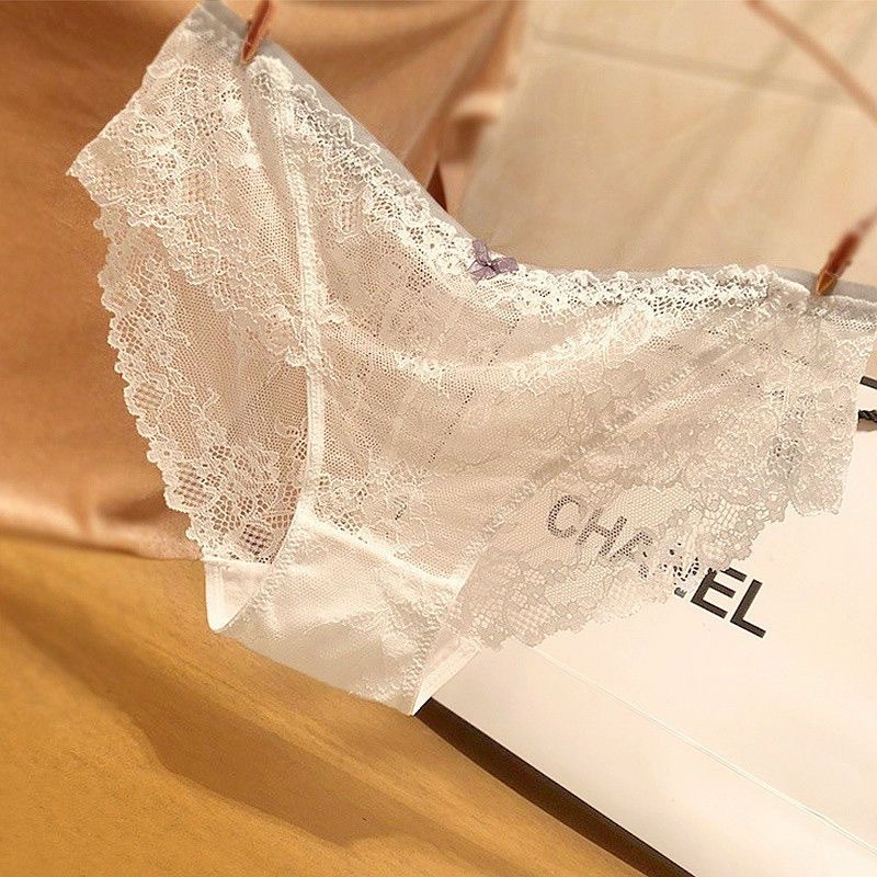 Alluring and sexy lace panties for young girls, low-rise, quick-drying, breathable, and sensual.