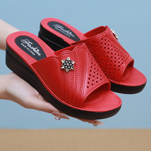 Mother's home platform wedge casual slippers for middle-aged and elderly women wear lightweight wear-resistant non-slip soft bottom comfortable slippers