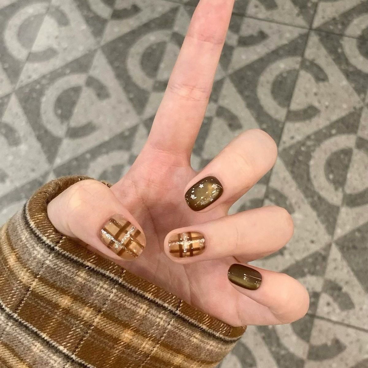 【Jiaolong】Autumn and Winter Maillard Orange-Brown Cat Eye Checkered Pattern Nail Art, Brightening Stars, High-End Short Style for Students