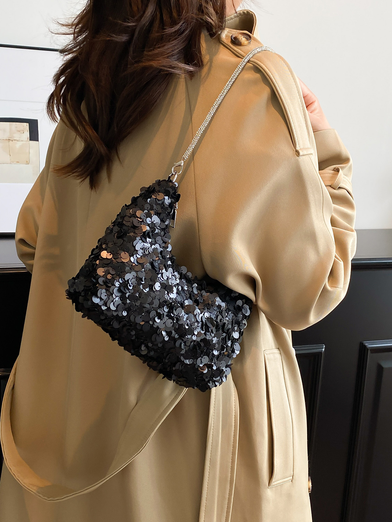 Unique and sophisticated underarm bag for women, 2026 new style, elegant shoulder bag, niche sequined diamond handbag.