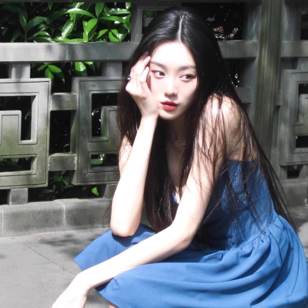 아트 학생들을 위한 클라인 블루 원피스, 여성용 2026년 여름 신상, 귀엽고 나이를 줄여주는 작은 체형을 위한 독특한 멜빵 원피스