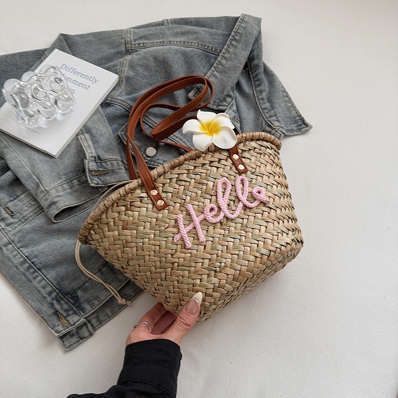 Women's single-shoulder summer bucket bag, versatile 2025 bag, straw woven vacation simple woven underarm bag, new style.