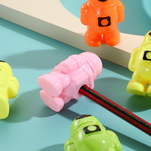 Cartoon astronaut robot pencil sharpener primary school student pencil sharpener single hole manual pencil sharpener cross-border office stationery