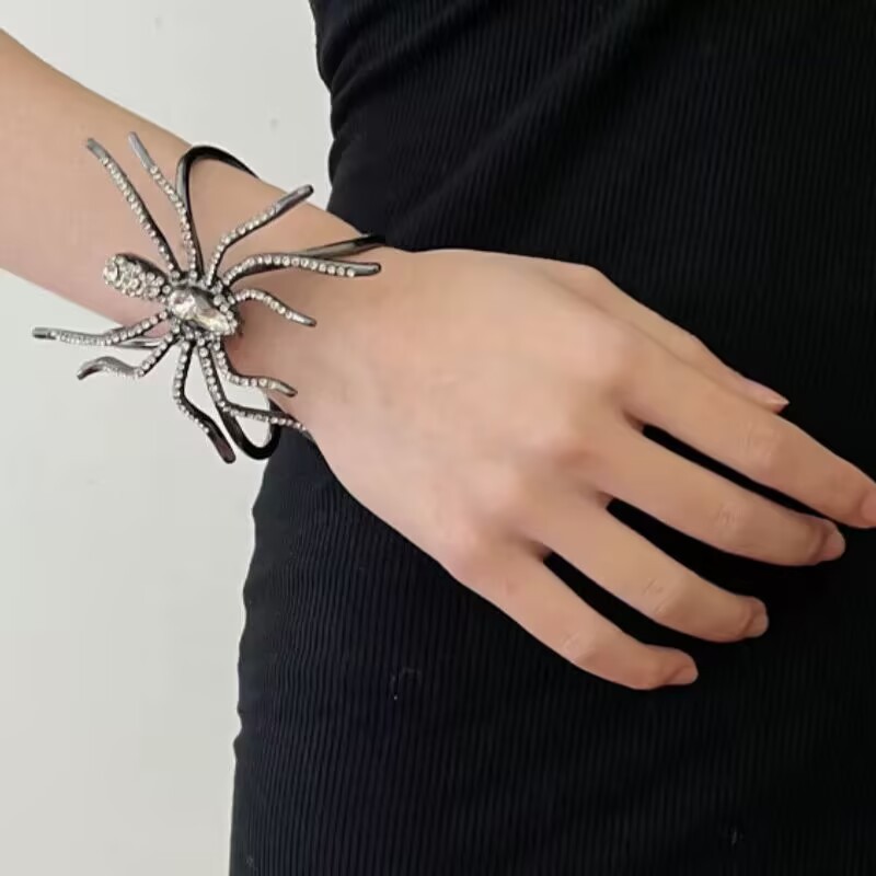 European and American Dark Style Rhinestone Exaggerated Metal Spider Open Bracelet with Unique Design, High-End Luxury Bracelet Jewelry