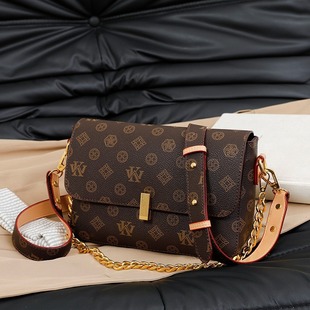 European and American Retro Chain Shoulder Crossbody Bag Texture Letter Women's Bag Western Style Classic Presbyteria Small Square Bag Clutch Bag