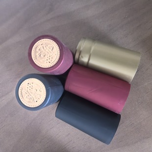 Rubber cap PVC heat shrinkable cap wine cap heat shrinkable film wine bottle wine bottle manufacturers supply in stock