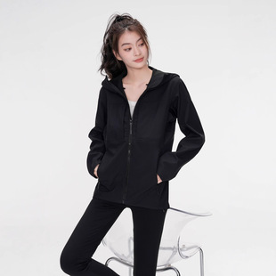 Factory wholesale multi-color hooded plastic spring and autumn outdoor thin fleece soft shell jacket for men and women