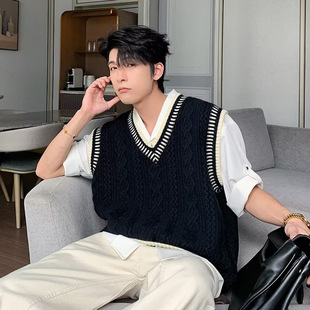 Twist vest sweater men's casual V-neck autumn and winter new academic style vest sweater Korean loose top