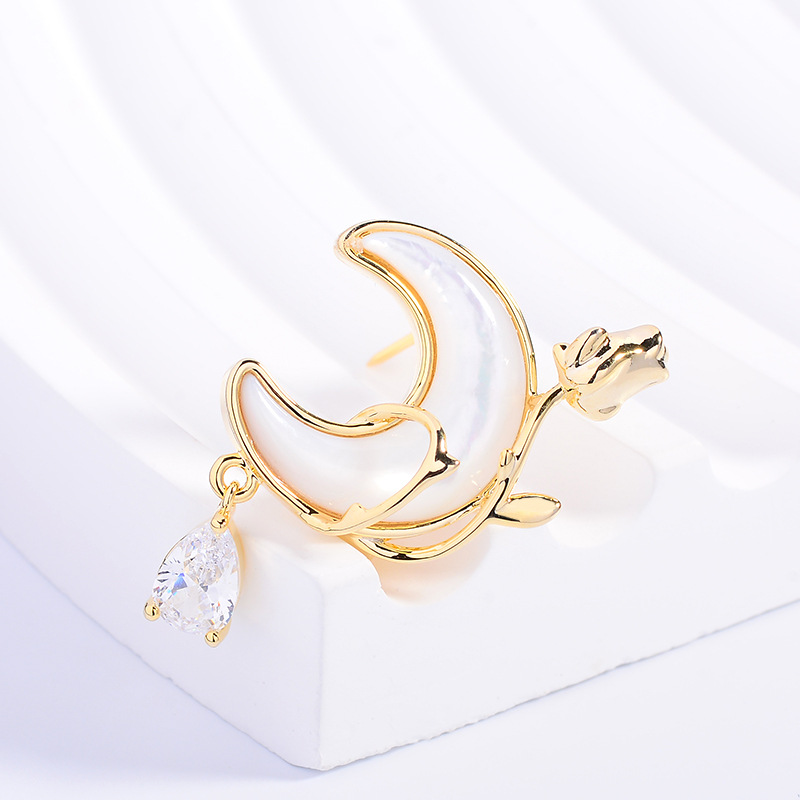 2025 New Small Rose Moon Brooch Fashion Elegant Natural Shell Pin High-end Niche Accessories Corsage