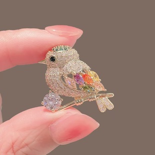 Korean version of crystal maple leaf high-end temperament all-match pin silk towel buckle wholesale personalized brooch