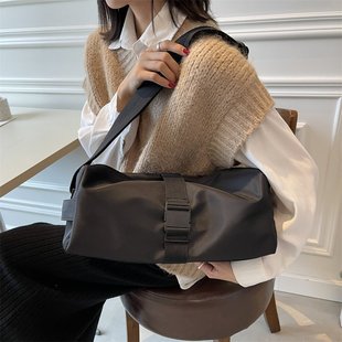 Klein blue toast bag 2024 new shoulder messenger bag nylon Oxford travel men's and women's sports fitness bag fashion