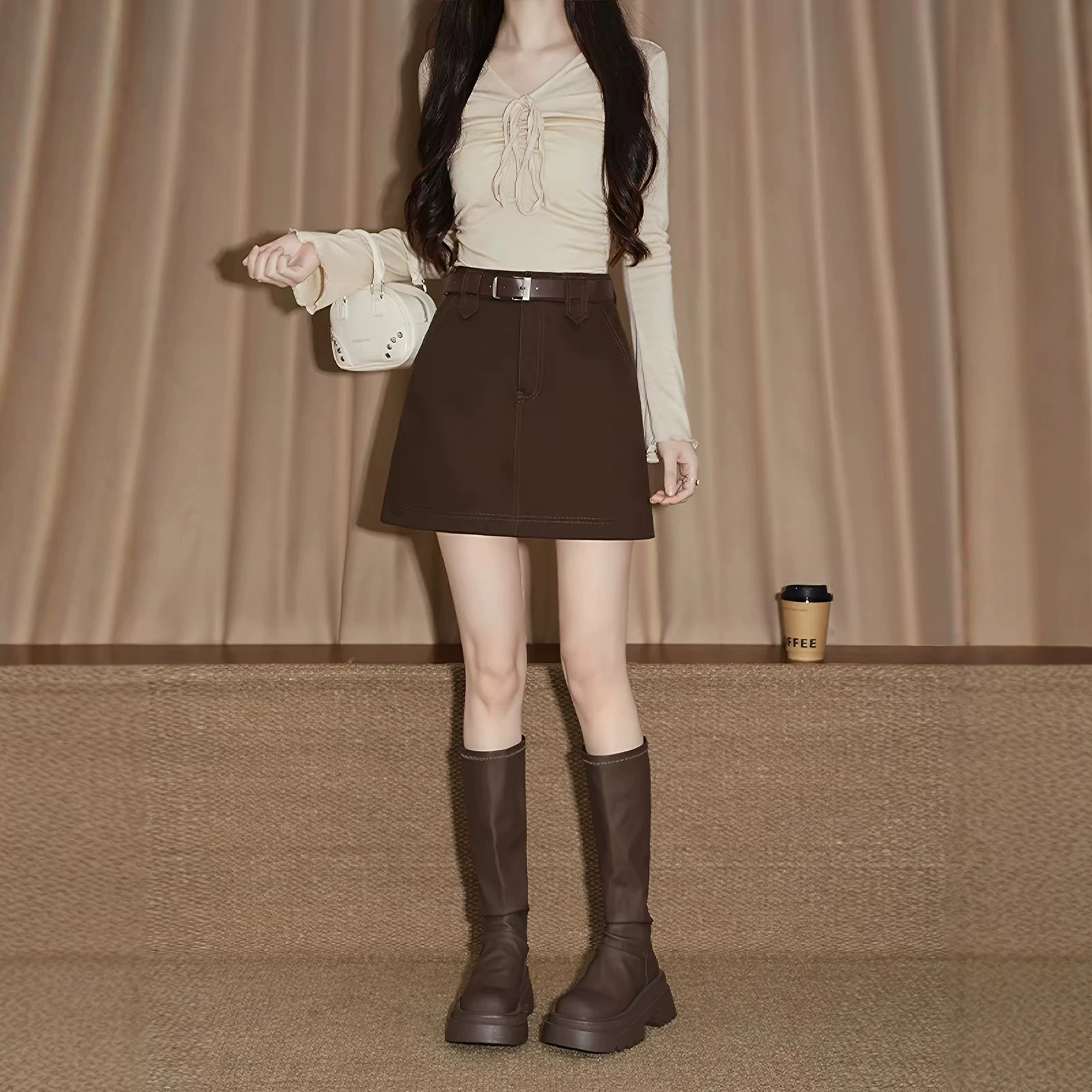 Retro coffee-colored A-line short skirt for women, 2026 autumn collection, high-waisted, slimming, versatile for petite figures, suitable for work and everyday wear, bodycon style