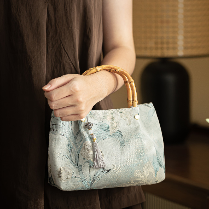 Chinese-style embroidered bamboo handbag, mini handbag for cheongsam, 2025 new style, slim and delicate women's wrist bag.