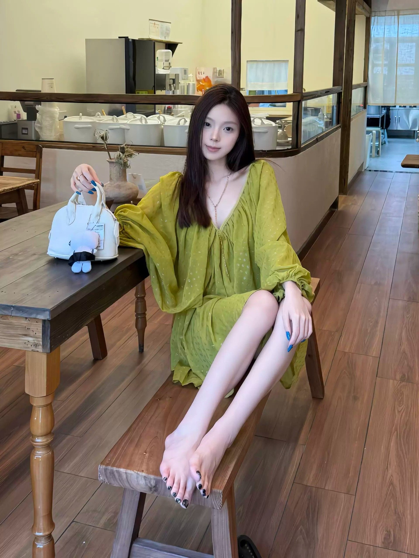 French-Style V-Neck Lantern Sleeve Vacation Dress for Women, Summer 2026 New Loose Vacation Dress