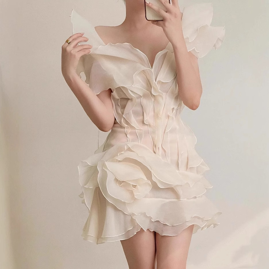 Vietnamese Niche Design New Ruffled Sexy Pure Desire Atmosphere V Neck One-Shoulder Dress 2047