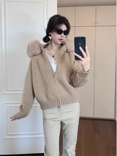 Detachable Fur Collar Hooded Sweater Coat Women's Autumn and Winter Design Atmosphere Top Gentle Style Zipper Knitted Cardigan