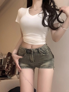 White Shoulder Waistline V-neck Short-sleeved T-shirt Women's Winter fleece-lined 2024 New Pure Slim Spice Girl Tight Top