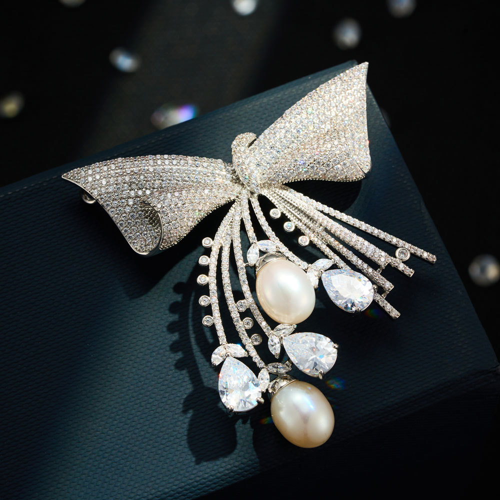 Light Luxury Fairy-Style Tassel Bow Brooch, Copper Alloy with Real Gold Plating, Micro-Inlaid Zircon, Freshwater Pearl, Exquisite Pin