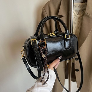 High-end Retro Small Square Bag 2025 Women's New Early Spring All-match Crossbody Bag Niche Fashionable Portable Bowling Bag