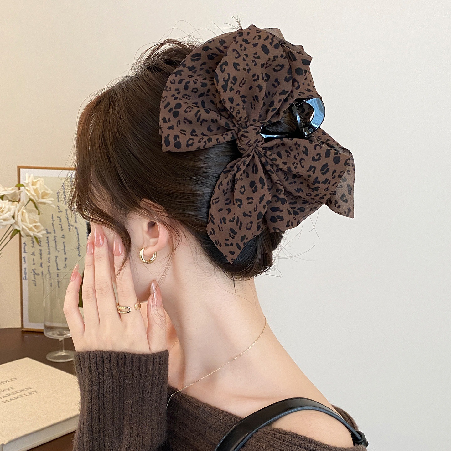 Leopard print bow hair clip for women, 2026 new style, high-end design, voluminous, large shark clip for the back of the head, hair accessory