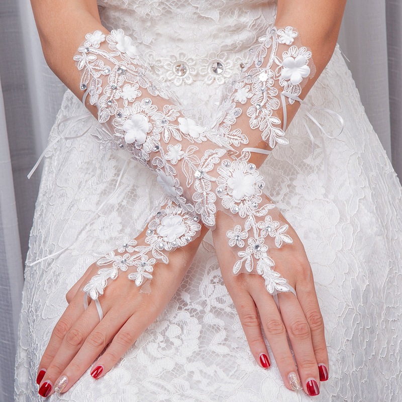 Long Lace Flower-Embellished Bridal Gloves for Weddings, Featuring a Hook Finger Design, Slimming Effect, and Suitable for Elegant Forest-Style Dresses and Stage Performances
