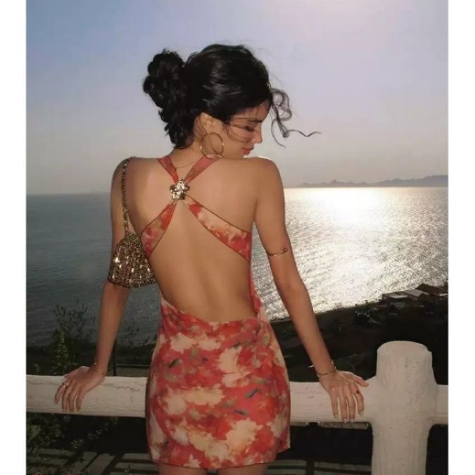 Thai-Style Spicy Girl Dress, Retro Floral Niche Design, Metal Flower Patchwork, Unique and Stunning Short Dress with Beautiful Back
