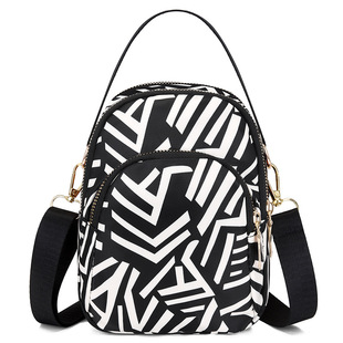 Portable Small Bag Women's 2022 New Fashionable Lightweight Nylon Shoulder Bag Simple Multi-layer Crossbody Mobile Phone Bag
