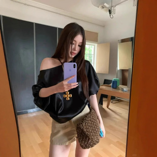 American Street Style Royal Sister Outfit with Stylish Design, Off-Shoulder Black Short-Sleeve Top and High-Waisted Slim Shorts Set for Women