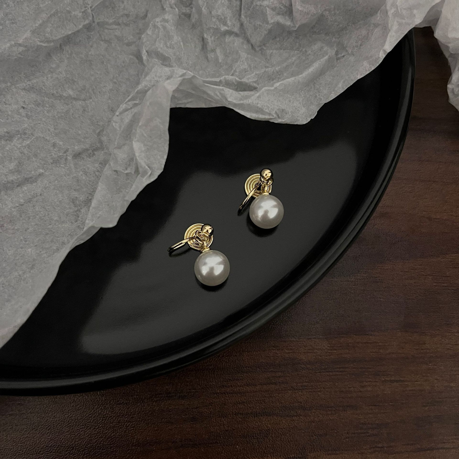 Mosquito Coil Ear Clips for Women Without Pierced Ears, High-End Pearl Earrings, French Style Earrings Wholesale, Ins Light Luxury, Simple and Elegant