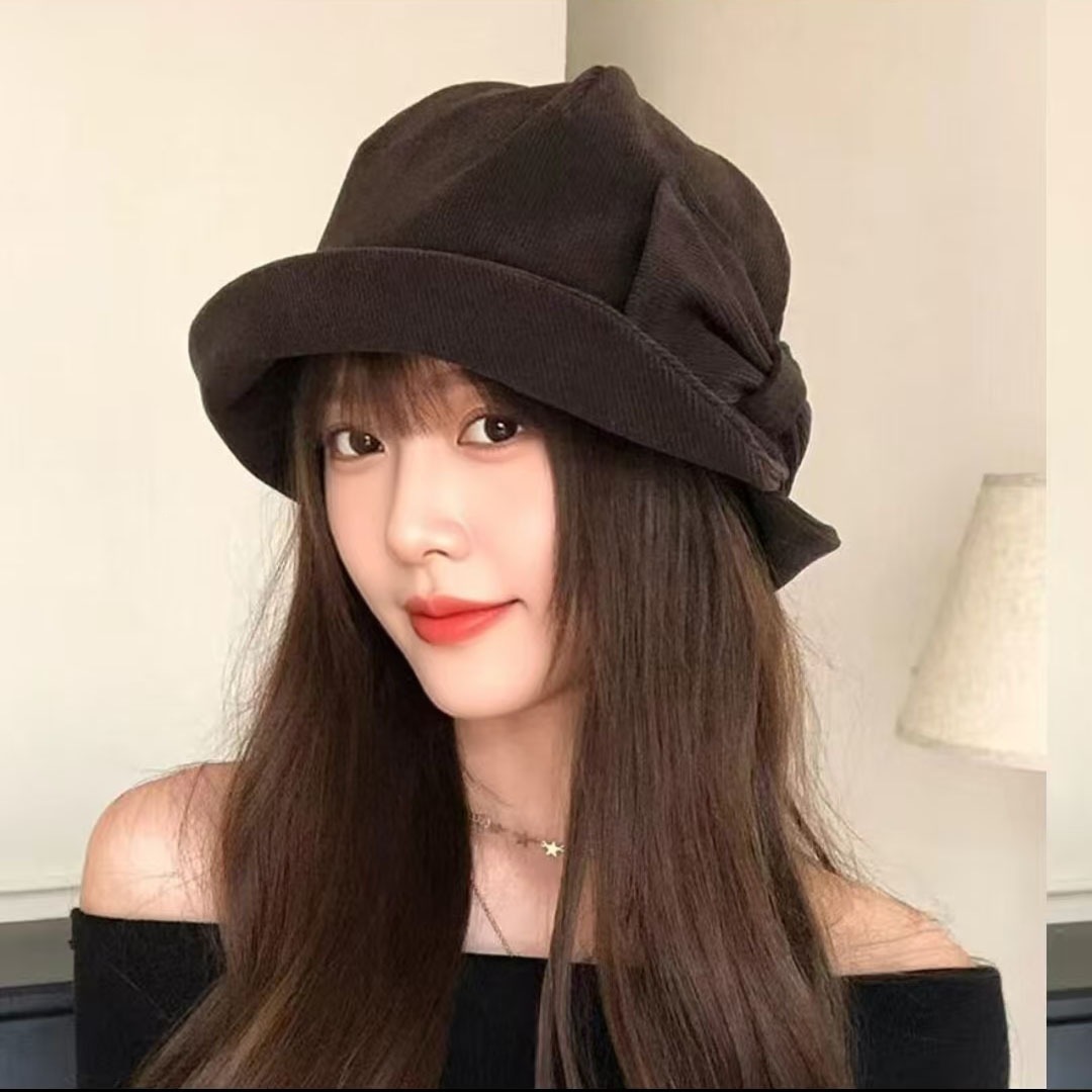 Dark-colored bow-tie bucket hat for women, warm in autumn and winter, makes face look smaller, artistic and retro style.