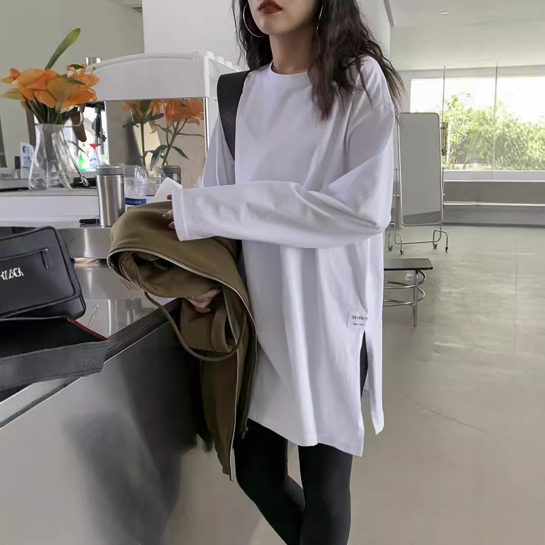 벨벳 화이트 티셔츠 여성용 2024 가을 및 겨울 탑 니치베이스 셔츠 긴 소매 느슨한 착용 스웨터