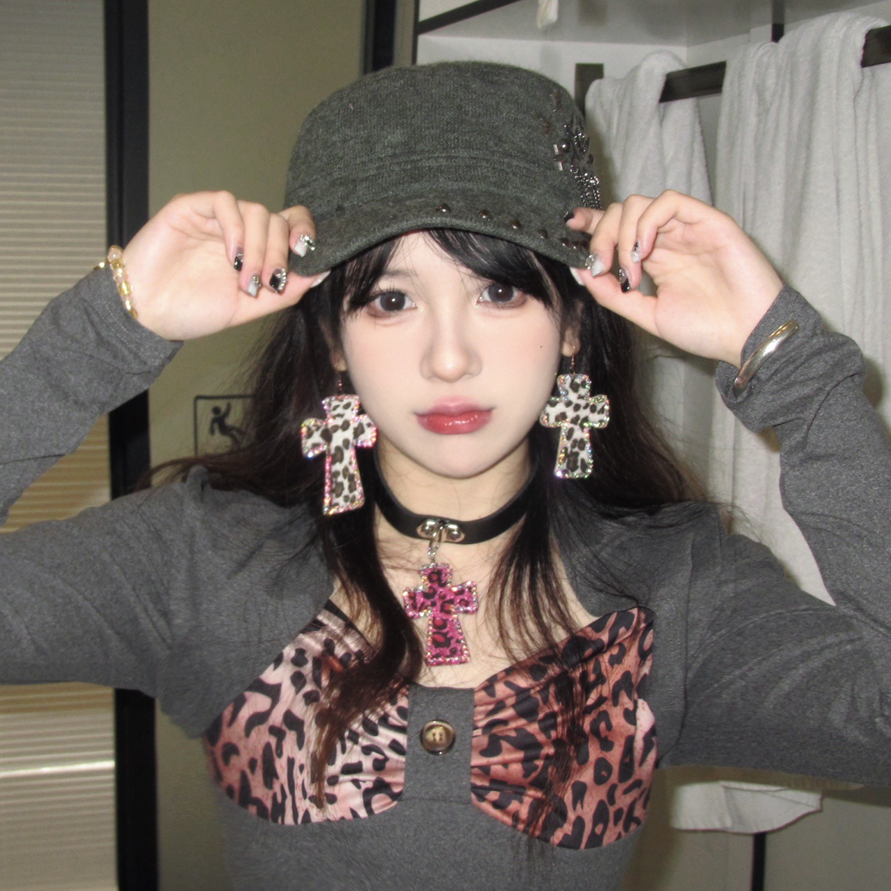 European and American Retro Ins Shibuya Spice Girls Y2K Niche Distinctive Japanese Harajuku Cross Leopard Earrings Earrings