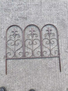 Courtyard Garden Wrought Iron Fence Fence Small Fence Outdoor European Style Decoration Balcony Shelf Flower Bracket Climbing Flower Insert
