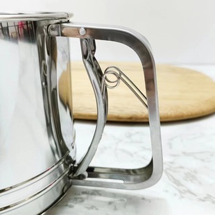 Large, medium and small stainless steel hand-held flour sieve baking tool semi-automatic powder screen three-layer hand-pressed powder filter Cup