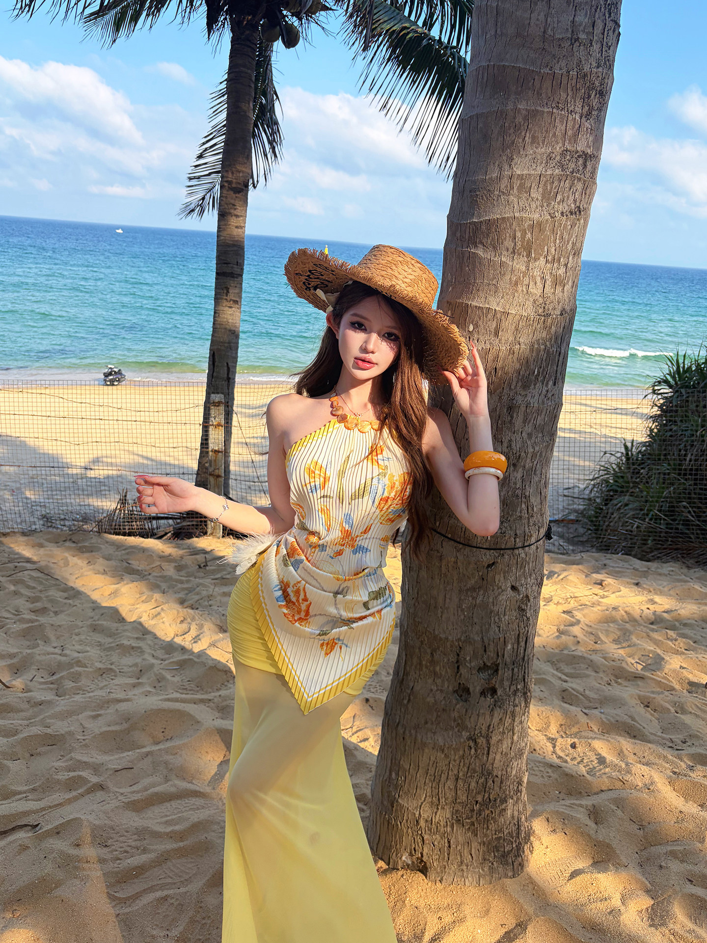 New Chinese-Style Halter Neck Camisole for Women, Summer 2024 New Model, High-End Outerwear for Beach Vacation