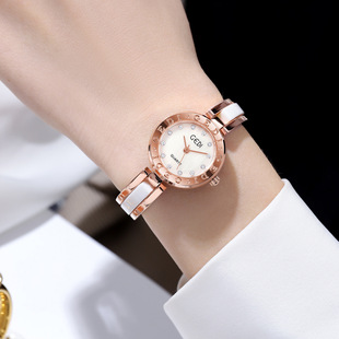 Goldie Niche Design Light Luxury Small and Exquisite Simple Elegant Retro Lady Alloy Bracelet Quartz Watch