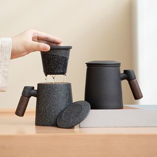 Blue Stone Glaze Personal Office Tea Water Separation Tea Cup Wooden Handle Handle Ceramic Mug Gift Box with Lid