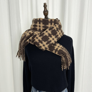 New 2023 autumn and winter manufacturers wholesale new# word lattice cashmere scarf warm retro padded scarf
