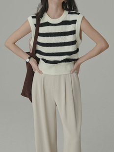 HAVERICE Restaurant Oreo Series Early Spring Black and White Striped Short High Waist Crewneck Knitted Vest Vest