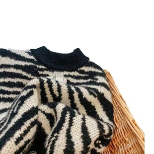 Children's sweater 2024 new winter medium and small children's western style handsome boys and girls baby thickened round neck sweater