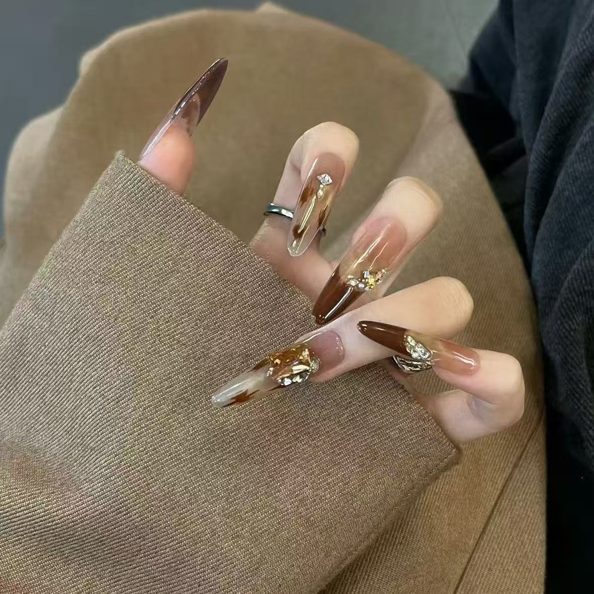 Winter Coffee Maple Leaf Red All over Handmade Autumn and Winter French Gradient Cat Eye Maillard Color Manicure Wearable Nails