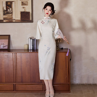 Орхидея белый с перевернутым рукавом китайский стиль Cheongsam улучшенный молодой стиль 2025 новый женский ретро тонкое весной и летом
