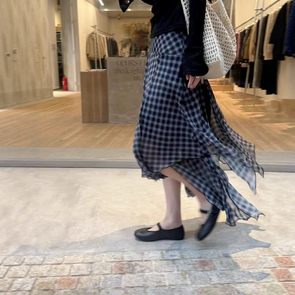 No returns or exchanges. Korean-style high-waisted slimming A-line skirt. Dongdaemun summer new irregular color-blocked plaid half skirt
