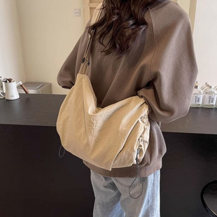 Japanese Waterproof Nylon Dumpling Bag Sports Crossbody Bag Large Capacity Tote Bag for Men and Women Riding Slack Shoulder Bag
