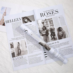 Flying Flower Rain New Fashion English Weekly Wrapping Paper Europe and America Modern Girls English Newspaper Flower bouquet wrapping paper